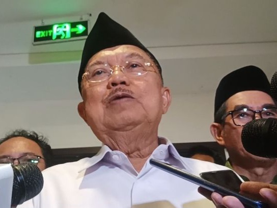 Wakil Presiden ke-10 dan ke-12 RI, Jusuf Kalla (JK), dalam sebuah kegiatan di Surabaya.