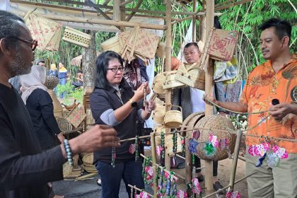 Suasana pasar rakyat di Tamson, Kampung Leles, Parungpanjang, Bogor.