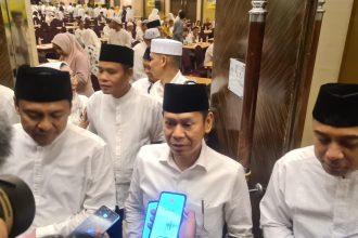 Wakil Ketua Umum DPP Partai Golkar saat menghadiri acara buka bersama keluarga besar Golkar di Surabaya.