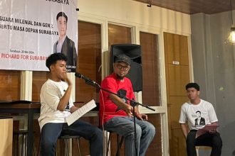 Ketua Pelajar Solidaritas Indonesia (PSI) Surabaya, Dion Marcellino mengadakan KOPDARSUS (Kopi Darat Khusus) yang digelar di The Light Box Cafe, semalam. 