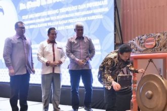Staf Ahli Menteri ATR/ Kepala BPN sekaligus Plt Kepala Kanwil BPN Prov Jawa Timur Ir H Jonahar, M.Ec.Dev membuka kegiatan evaluasi PTSL.