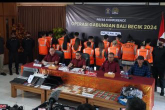 Direktur Penindakan dan Pengawasan Keimigrasian, Daftar Muhammad Godam merilis penangkapan ratusan WNA di Bali.