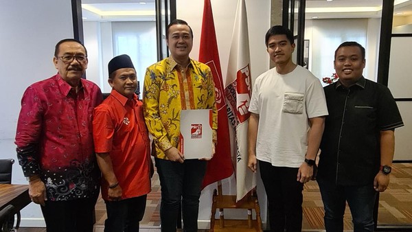 Penyerahan Surat Tugas Bayu Airlangga oleh Kaesang, Ketua Umum PSI