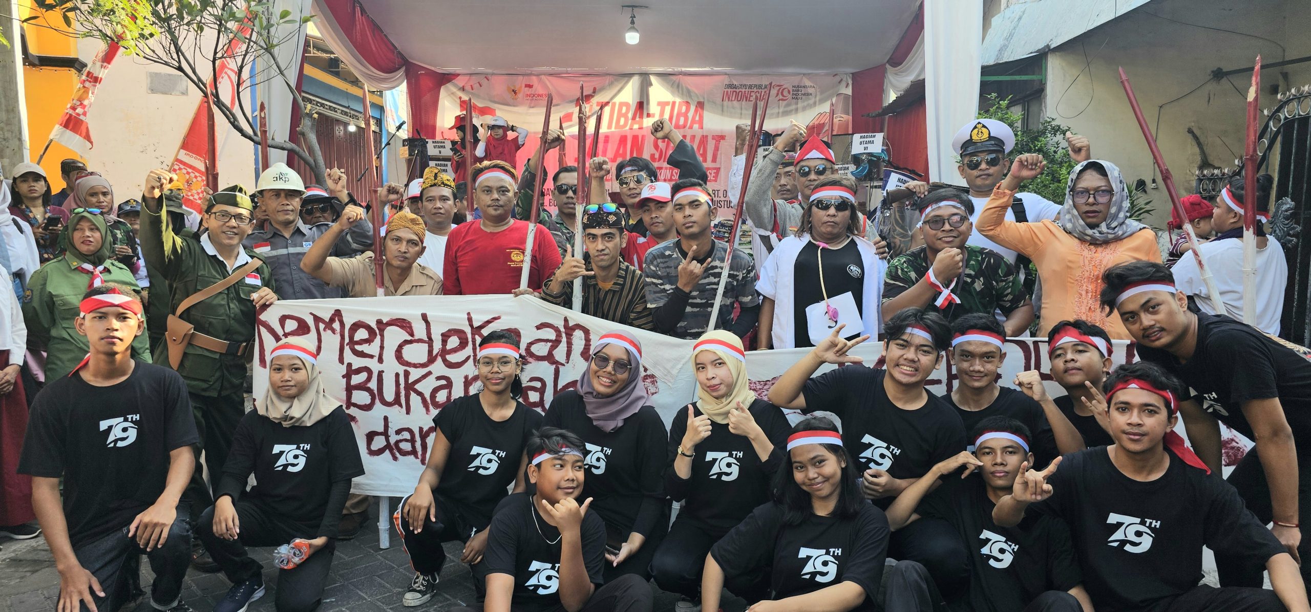 Warga Bulak Rukem Timur I-N tampil totalitas dengan tema Perjuangan untuk memeriahkan puncak acara agustusan 2024.