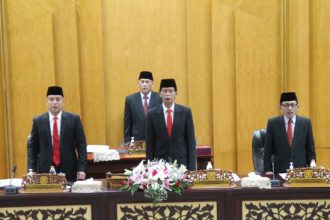 Pimpinan DPRD Surabaya dalam kegiatan pembahasan perubahan APBD 2024 sebelum disahkan.