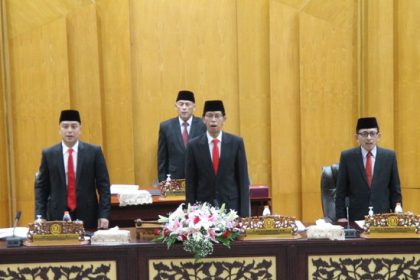 Pimpinan DPRD Surabaya dalam kegiatan pembahasan perubahan APBD 2024 sebelum disahkan.