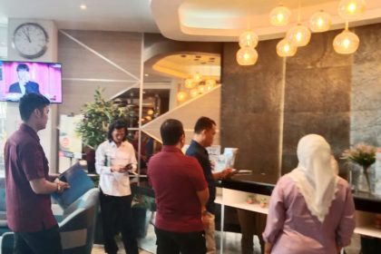 Tim pengawasan orang asing gabungan Kota Lubuklinggau mendatangi salah satu hotel untuk melakukan pengawasan terhadap WNA yang menginap di hotel tersebut.