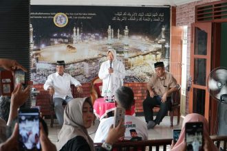 Cagub Jatim Tri Rismaharini di hadapan relawan Barisan Relawan (Bara 24) Sidoarjo.