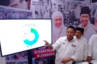 Ketua Tim Pemenangan Khofifah-Emil, Boedi Prijo Soeprajitno memaparkan hasil kemenangan di Pilgub Jatim 2024.