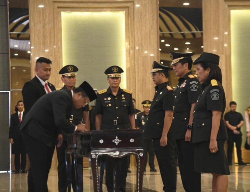 Menteri Hukum, Supratman Andi Agtas, melantik 11 pimpinan eselon I baru di lingkungan Kementerian Hukum Republik Indonesia.