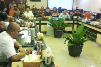Suasana hearing di ruang Komisi B DPRD Surabaya dihadiri organisasi Hiperhu dan pengelola RHU.