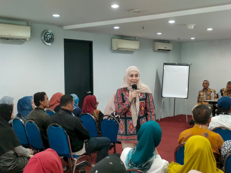 Anggota DPRD Surabaya, Ajeng Wirawati saat melakukan reses di daerah pemilihan.