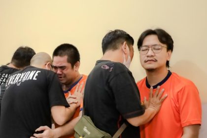 Ivan Sugiamto menjalani ibadah pra Natal di Rutan Mapolrestabes Surabaya beberapa waktu lalu.