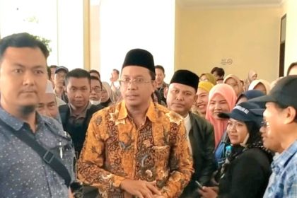 Ahmad Muhdlor Ali (Gus Muhdlor) mendapatkan support sebelum putusan di Pengadilan Tipikor Surabaya.