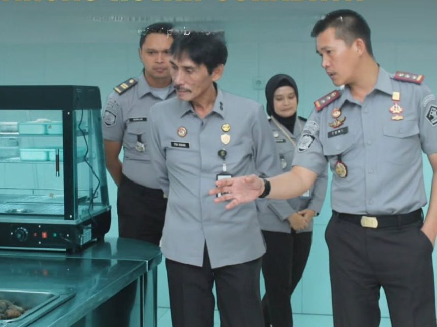 Inspektur Wilayah III Pria Wibawa mendapat penjelasan Karutan Tomi Elyus soal perbaikan pelayanan yang sedang diterapkan.