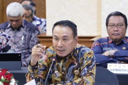 Kepala BPN Jawa Timur Lampri bersama jajaran saat mengikuti rapat dengan Komisi II DPR RI