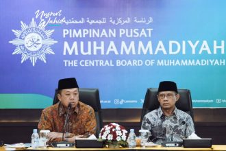 Menteri Nusron bersama Ketum Muhammadiyah Haedar Nashir dalam diskusi soal pemanfaatan aset. 