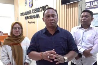 Camat Asemrowo, Muhammad Khusnul Amin memberikan klarifikasi kejadian di kantornya.