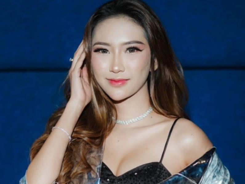 Icha Yang, penyanyi lagu Mandarin ini bangga tampil dengan Judika.