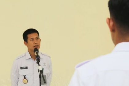 Kepala Rutan Kelas I Surabaya, Tomi Elyus memimpin apel dihadapan seluruh jajaran rumah tahanan negara di Sidoarjo.