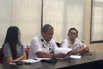 Tim Kemenkum Jatim sedang membahas Rancangan Peraturan Kepala Daerah (Raperkada) terkait Tambahan Penghasilan ASN.