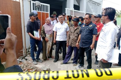 Wakil Wali Kota Surabaya, Armuji sidak di lokasi warga yang bersengketa di Medokan Ayu.