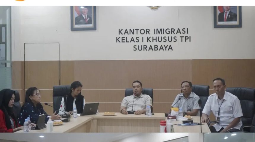 Kepala Seksi Penindakan, Raden Putra Kusuma Atmaja memimpin kegiatan sosialisasi APOA.