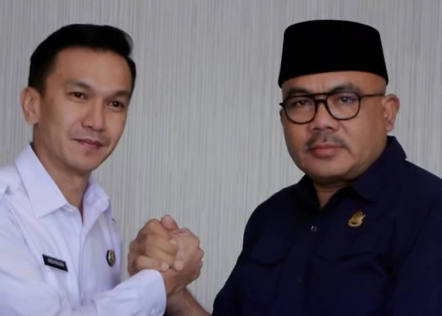 Kepala Kantor imigrasi Kendari, M Novrian Jaya bersama Ketua DPRD Provinsi Sulawesi Tenggara, La Ode Sariala, usai kegiatan silaturahmi.