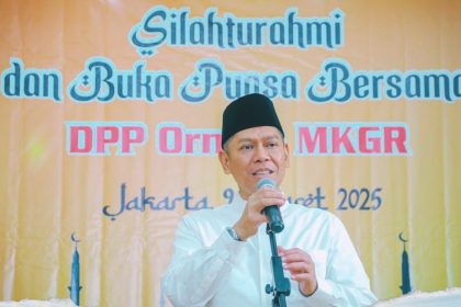 Ketua Umum DPP Ormas Musyawarah Kekeluargaan Gotong Royong, Adies Kadir, menyampaikan sambutan pada acara berbuka puasa bersama.