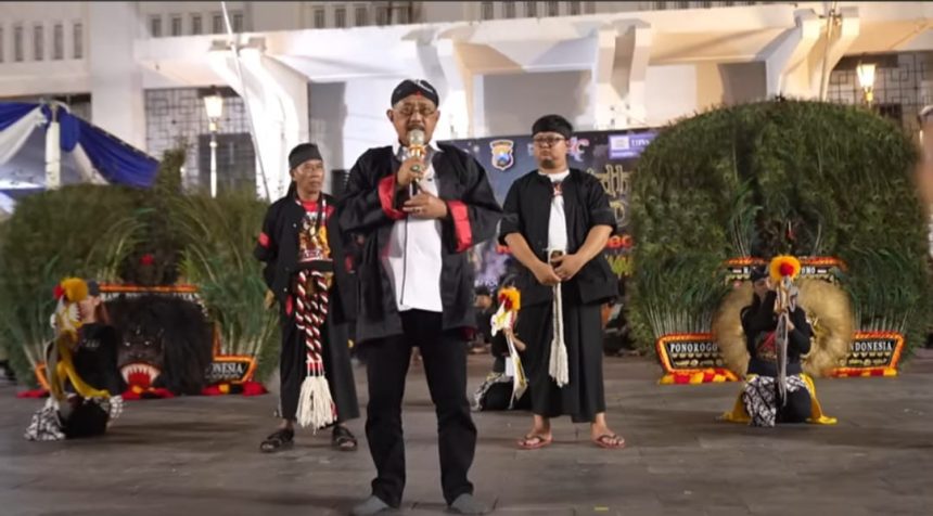 Wakil Walikota Surabaya Armuji menghadiri pentas budaya Reog Ponorogo di kawasan wisata kota lama
