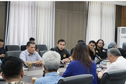 Kepala Kantor Imigrasi Kendari, Muhammad Novrian Jaya, ikut memimpin pendataan.