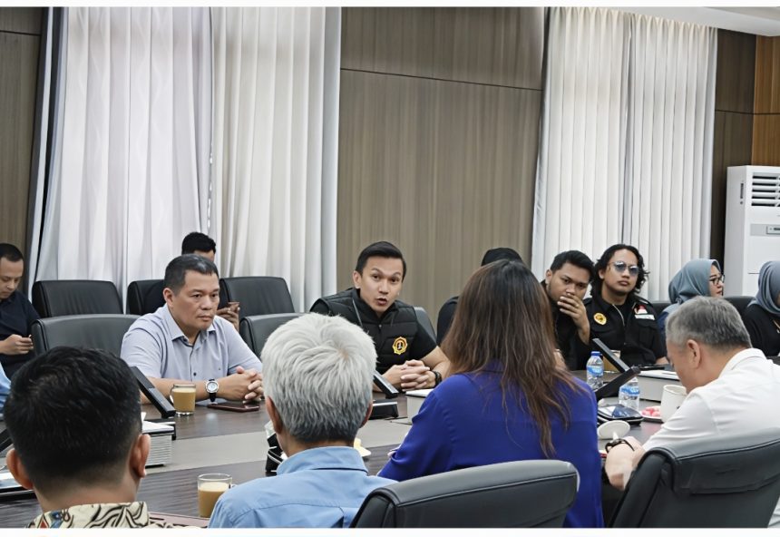 Kepala Kantor Imigrasi Kendari, Muhammad Novrian Jaya, ikut memimpin pendataan.