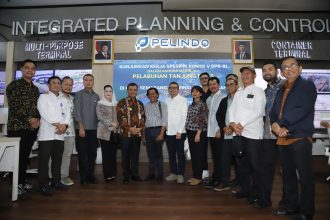 rombongan Komisi V DPR RI didampingi oleh Direktur Investasi PT Pelabuhan Indonesia (Pelindo) Boy Robiyanto dan Gubernur Jawa Tengah M Lutfi.
