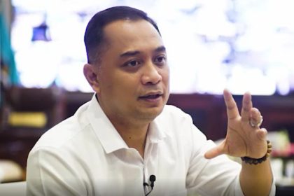 Wali Kota Surabaya, Eri Cahyadi buka suara soal pencopotan Adi Sutarwijono dari Ketua DPC PDI Perjuangan Kota Surabaya.