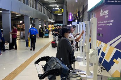 Suasana di Stasiun Gubeng, Surabaya usai libur panjang Iduladha 1446 Hijriah.