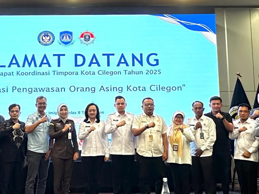 Jajaran stakeholder Timpora Kota Cilegon foto bersama usai rakor pengawasan orang asing.