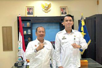 Kepala Badan Intelijen Negara Daerah (Kabinda) Maluku Utara, Laksma TNI Moch. Hamzah S. W., S.E bersama Kakanwil Ditjen Imigrasi Maluku Utara, Mohammad Ridwan.