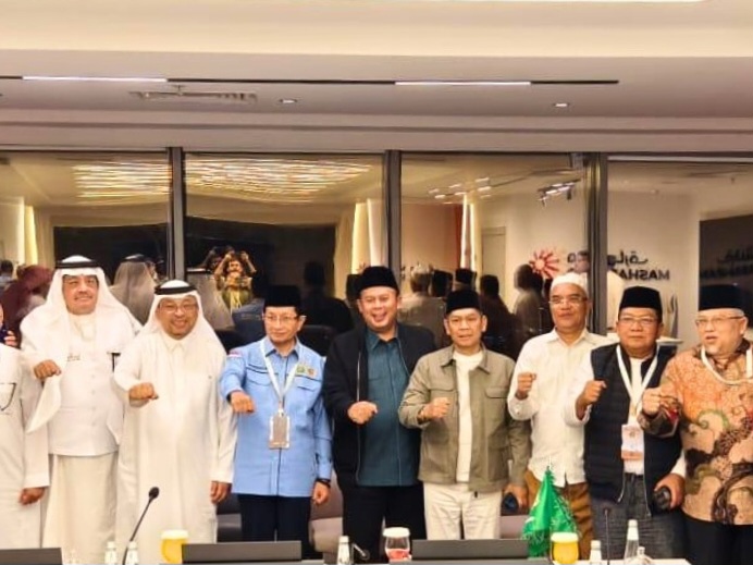 Para pimpinan DPR RI, Menteri Agama RI dan dari perwakilan pemerintahan Arab Saudi foto bersama usai kegiatan rapat koordinasi.