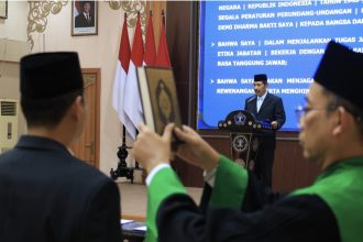 Kepala Kantor Wilayah Kementerian Hukum (Kemenkum) Jawa Timur, Haris Sukamto, menyaksikan pelantikan pejabat fungsional.