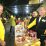 Sekretaris DPD Golkar Surabaya, dr. Akmarawita Kadir (kanan), bersama anggota DPRD Surabaya lainnya melihat hasil karya peserta di sela-sela penjurian.
