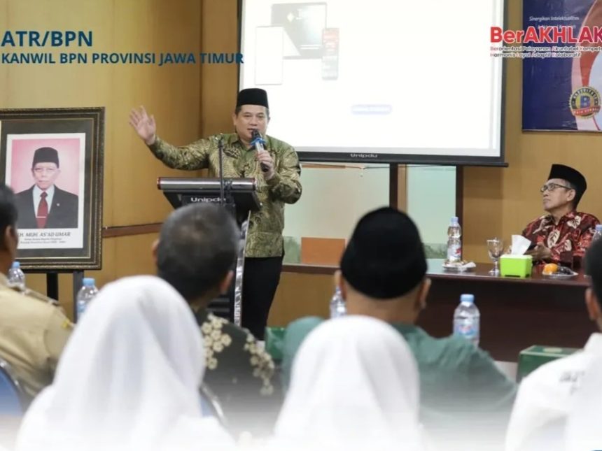 Kepala Kantor Wilayah Badan Pertanahan Nasional (BPN) Jawa Timur, Asep Heri, memberikan kuliah umum di Universitas Pesantren Tinggi Darul Ulum (UNIPDU)