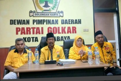 Ketua Steering Committee Musda XI, Drs. Asrofi (tengah), bersama tim musda.
