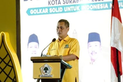dr Akmarawita Kadir memberikan sambutan usai disahkan sebagai Ketua DPD Golkar Surabaya.