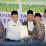 Kepala Kantor Pertanahan Kabupaten Sidoarjo, Nursuliantoro menunjukkan ikrar wakaf nasional bersama