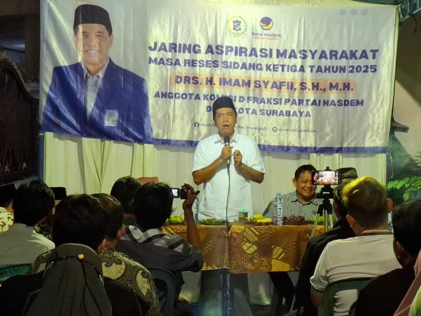 Anggota Komisi D DPRD Kota Surabaya, Imam Syafii, menerima pengaduan soal sertifikat yang diblokir saat reses di dalilnya.