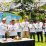 Pembina Askring Kantor Club, Chandra memberikan potongan tumpeng kepada anggota.
