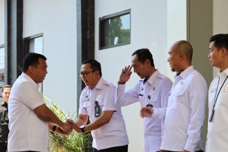 Wakil Menteri Imigrasi dan Pemasyarakatan, Silmy Karim menyapa para Kepala UPT se-Jatim yang hadir pada acara di Kabupaten Pamekasan.