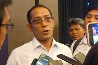 Kepala Kantor Pertanahan Surabaya I, Budi Hartanto, usai menghadiri pertemuan dengan ribuan warga yang tanahnya diklaim Pertamina
