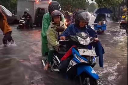 Kondisi genangan yang sempat melanda di kawasan Rungkut beberapa hari lalu hingga disorot wakil rakyat.