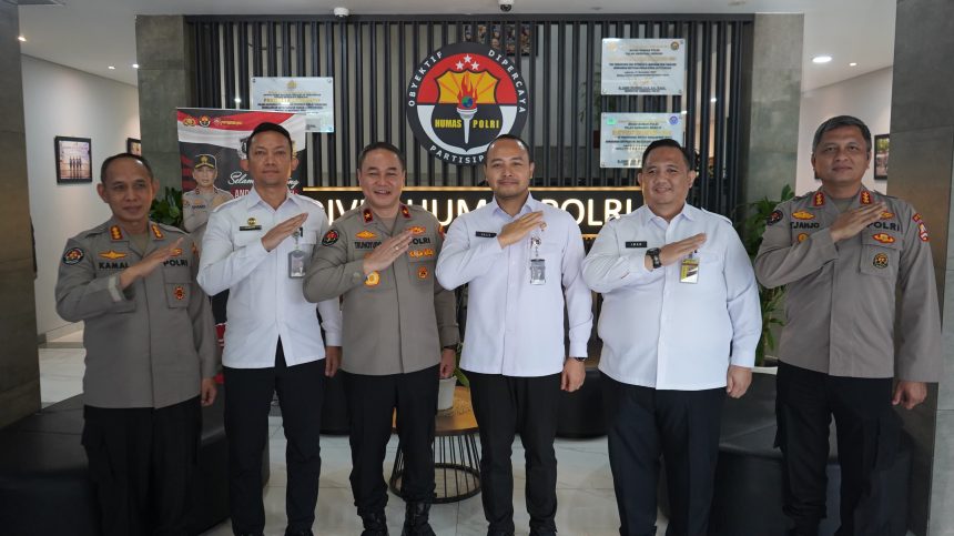 Kakanim Soetta Galih Priya diterima secara resmi oleh Karo Penmas Divisi Humas Polri, Brigjen Pol Trunoyudo Wisnu Andiko, bersama jajaran pejabat utama Divisi Humas Polri.